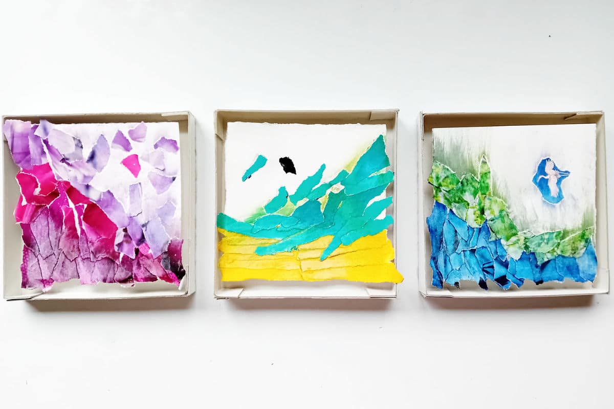 Intuitief werk: Drie collages, elk in een kadertje: één in roe en paarse tinten, één in gele en blauw-groene tinten, één in groene en blauwe tinten